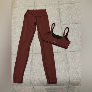 Alo micro houndstooth set xs: leggings and bra, dark red/black